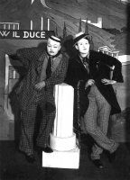 V+W, Jiří Voskovec a Jan Werich ve svých typických maskách (1932) – Profimedia.CZ