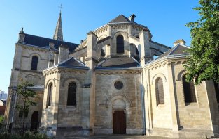 Argenteuil – Petr Kovalenkov / Shutterstock