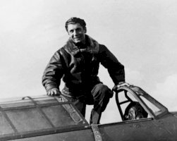 Emil Fechtner u kabiny letounu Hawker Hurricane  (1940) – volné dílo