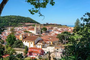 Angra do Heroísmo – diego matteo muzzini / Shutterstock