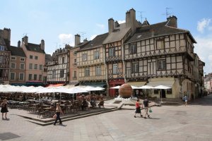 Chalon-sur-Saône, historické náměstí – Profimedia.CZ
