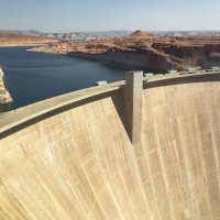Glen Canyon Dam – emhydn / Shutterstock