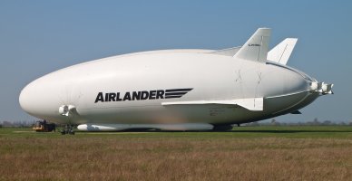 Airlander, Cardington, Bedforshire, UK (9.4.2017) – IanC66 / Shutterstock