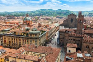 Bologna (2.5.2015) – bellena / Shutterstock
