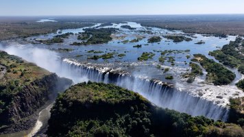 Livingstonovy vodopády – ByDroneVideos / Shutterstock