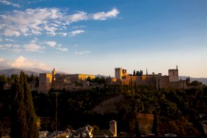 Palác Alhambra – Photo by Leon LEE on Unsplash