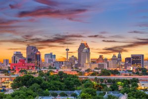 San Antonio – Sean Pavone / Shutterstock