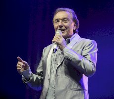 Karel Gott (Hradec Králové, 04-07-2013) | yakub88/Depositphotos.com