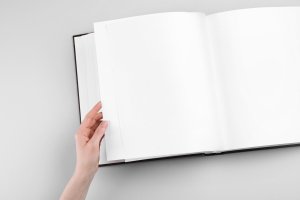 Prázdné fotoalbum – New Africa / Shutterstock