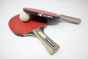 Stolní tenis – Photo by Frederick Tubiermont on Unsplash