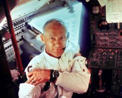 Edwin Eugene Aldrin v lunárním modulu Apolla 11 (20.7.1969) – NASA