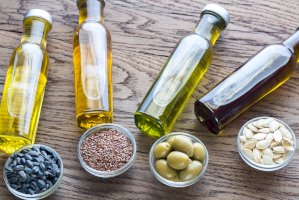 Rostlinné oleje – Alexander Prokopenko/Shutterstock