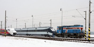 Zkoušky zahraničních souprav na okruhu u Velimi (7.1.2009) – Karel Kopáč / CNC / Profimedia