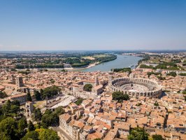 Arles – LI SEN / Shutterstock