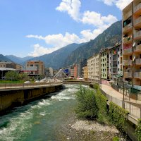 Řeka Valira, protékající hlavní město Andorra la Vella – Sergey Vovk/Shutterstock
