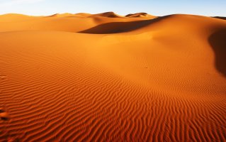 Poušť Sahara (Maroko) – OFFFSTOCK / Shutterstock