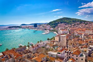 Split – xbrchx / Shutterstock