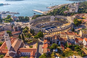 Pula – OPIS Zagreb / Shutterstock