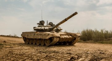 Tank – Alexey Soloukhin / Shutterstock