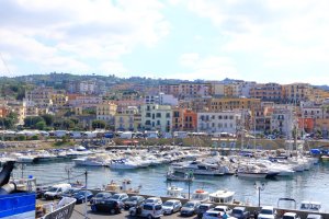 Pozzuoli – Dynamoland / Shutterstock