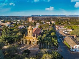 Villarrica (Paraguay) – Jan Schneckenhaus / Shutterstock
