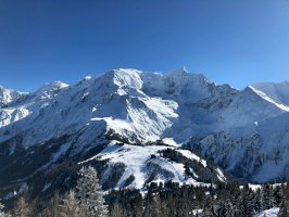Savojské Alpy (Mont Blanc) – Photo by Sebastian Smith on Unsplash