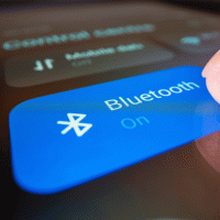Bluetooth – ymgerman / Shutterstock