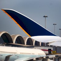 Winglet na konci křídla dopravního letounu – Photo by Isaac Struna on Unsplash