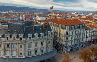 Valence – BearFotos / Shutterstock