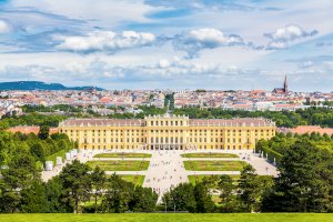 Schönbrunn – canadastock/Shutterstock