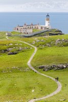 Turisté na turistické stezce k majáku Neist Point, ostrov Skye, Skotsko, Spojené království - © Petr Švarc (www.petrsvarc.com)