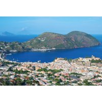 Město Lipari na stejnojmenném ostrově – Robert Harding Video / Shutterstock
