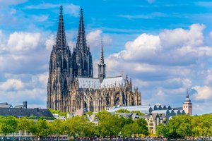 Kolín nad Rýnem, katedrála sv. Petra – trabantos / Shutterstock