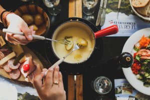 Fondue – Photo by angela pham on Unsplash