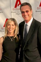 Michael Crichton s manželkou Sherri Alexander | s_bukley/Depositphotos.com
