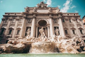 Fontána di Trevi – Photo by Cristina Gottardi on Unsplash