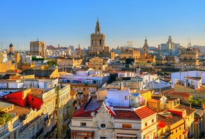 Valencia – Leonid Andronov / Shutterstock