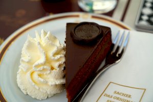 Sacherův dort – Photo by Tim Photoguy on Unsplash