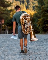 Tuba, dechový nástroj – Photo by Peter Stumpf on Unsplash