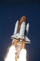Pohled z nízkého úhlu zachycuje počáteční fázi šestnáctého startu raketoplánu Columbia. Start proběhl 4.3.1994 v 8:53 (EST) – NASA