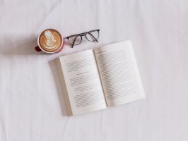 Rozevřená kniha – Photo by Sincerely Media on Unsplash