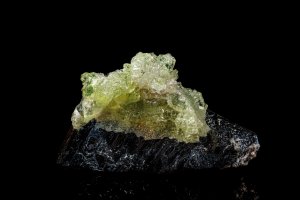 Hyalit – Minakryn Ruslan / Shutterstock