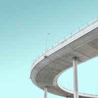Železobetonový most, letiště Heathrow, Londýn – Photo by Simone Hutsch on Unsplash
