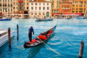 Gondola, Benátky – Parilov / Shutterstock