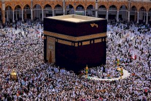 Svatyně Kaaba v Mekce– Photo by Haidan on Unsplash